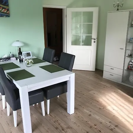 Ostseebrise 12 Im Haus Stranddistel, Komfortable Im 1 Og Fur 3 Personen In * Zingst