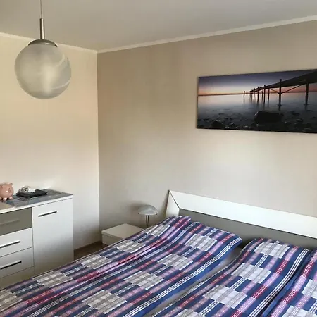 Ostseebrise 12 Im Haus Stranddistel, Komfortable Im 1 Og Fur 3 Personen In Zingst
