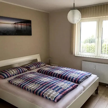 Ostseebrise 12 Im Haus Stranddistel, Komfortable Im 1 Og Fur 3 Personen In * Zingst