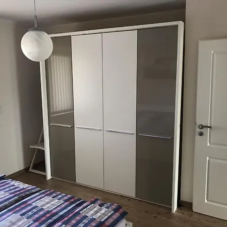 Ostseebrise 12 Im Haus Stranddistel, Komfortable Im 1 Og Fur 3 Personen In Apartman Zingst