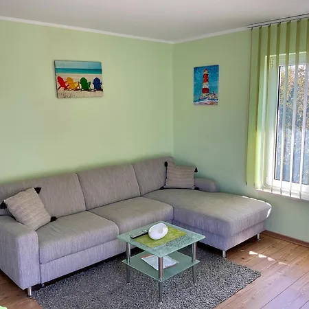 Ostseebrise 12 Im Haus Stranddistel, Komfortable Im 1 Og Fur 3 Personen In * Zingst